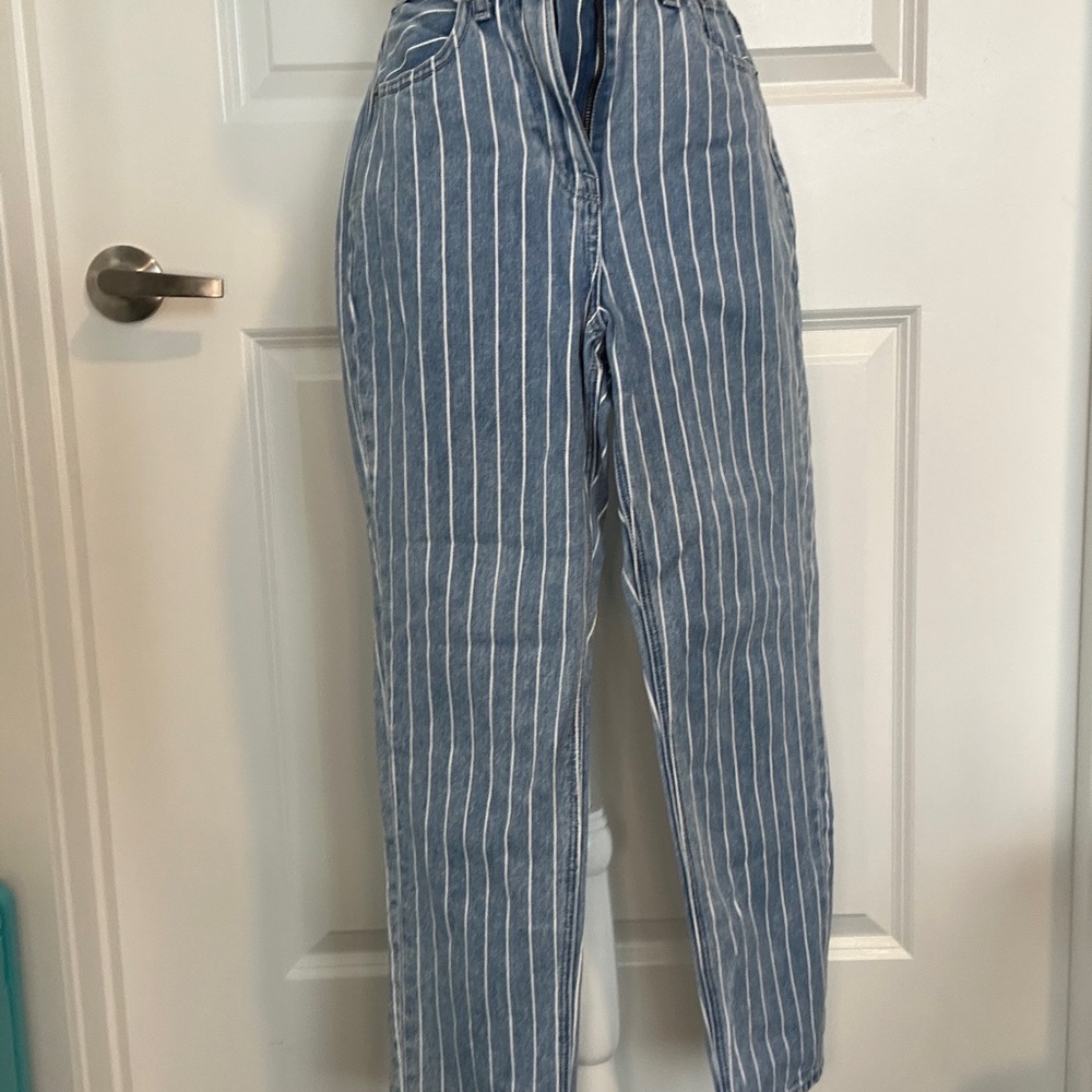 American Eagle Outfitters High Rise Blue and White Jeans